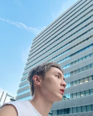 Rui-di Weng Instagram - 久違的台中家人一起出國🇯🇵🏯來到一定要吃鰻魚飯的城市！猜猜是哪？？？

白天溫度36度💦💦💦