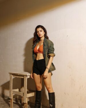Rukshar Dhillon Instagram - Me looking at the last month of 2023!

📸- @dinesh_ahuja 
👗- @thatclichechic 
💇🏻‍♀️- @hairbyradhika 
💄- @makeupbysalonij