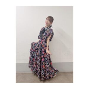 Rumi Okubo Instagram - ⁡
⁡
ついに来ましたこの季節が！！
⁡
幕張メッセにて行われた、
「FGO Expo ～Fate/Grand Order Fes. 2024 9th Anniversary～」
⁡
略してFGOフェス2024！！
⁡
今年の夏も暑かった〜いや、熱かった❤️‍🔥
⁡
1日目、私は2ステージに登壇させて頂きました！
⁡
まずは、
『「Fate/Grand Order カルデア･ラジオ局 Plus」Fes出張版 Day1』
今回のゲストはブラダマンテ役の森永千才さん✨
ついに会う事ができたよブラちゃーん！
同じシャルルマーニュ十二勇士として、
念願叶っての邂逅🤝🏻
ブラダマンテのヒップリンのことはもちろん、
ブラダマンテというサーヴァントについて、
そして推しキャラや作品への熱意も色々聞かせて
頂きました！
また是非ラジオも遊びに来てくださいね〜💕
そして私と美海ちゃんは、
ラジオグッズの迷言Tシャツを着ての登壇でした！
グッズは事後通販もありますので、
よろしくお願いします🙇‍♀️
⁡
2つ目は
「FGOキャストバラエティステージDay1 ～バトル･イン･マクハリ 2024～」
まさかのステージを分けての対決！
グランドステージvsギャラクシーステージ👊🏻💥
グランドの名を冠する以上、
負けられない戦いがここにある…と、
思っておりましたが普通にゲーム楽しかったです！
最後はまさかのクラスじゃんけん✊🏻✌🏻✋🏻笑
1対1で迎えた最終戦を任された時、
誰も使ってなかったのと、
最推しがアーチャーのギルガメッシュなので
アーチャーを出したら見事勝利しました〜🏆✨
ありがとうギル様🩷
⁡
⁡
可愛いお衣装や髪型にしてもらえて、
メイクさん衣装さんにも感謝感謝です🙏🏻
@harada_sachie_ 
⁡
⁡
1日目、最高に楽しかったー！✨
2日目も写真をまとめて載せますね〜📸
⁡
⁡
#FGOフェス
#FGO
#FGO9周年
#幕張メッセ
⁡