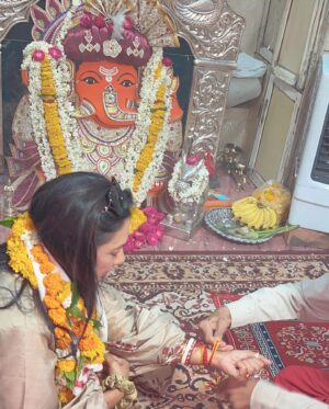 Rupali Ganguly Instagram - Jai Shree MAHAKAAL ♥️🙏🏻

#lategram #april #travel #ujjain #rupaliganguly #anupamaa #love #jaimatadi #jaimahakal 
@navgauriboutique