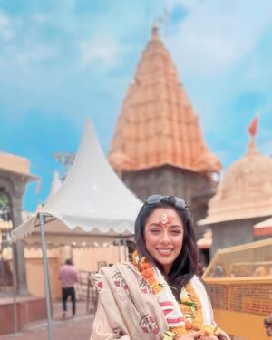 Rupali Ganguly Instagram - Jai Shree MAHAKAAL ♥️🙏🏻

#lategram #april #travel #ujjain #rupaliganguly #anupamaa #love #jaimatadi #jaimahakal 
@navgauriboutique