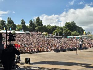 Russell Howard Instagram - Wow! What an insanely good crowd! Thanks so much to everyone who came to see me @kendalcalling apparently there were 22 thousand of you which makes that the biggest gig I’ve ever done. Madness! #believeinthebees #trustinthetrees