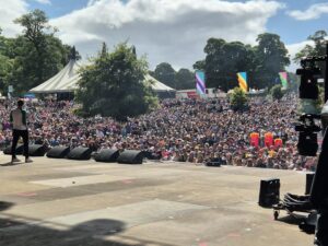 Russell Howard Instagram - Wow! What an insanely good crowd! Thanks so much to everyone who came to see me @kendalcalling apparently there were 22 thousand of you which makes that the biggest gig I’ve ever done. Madness! #believeinthebees #trustinthetrees