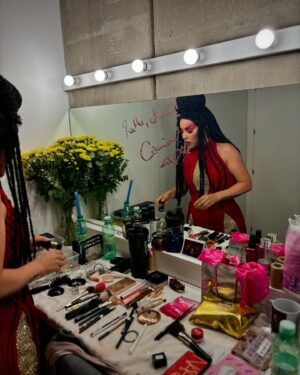 Ruth Lorenzo Instagram - Cerramos la etapa de #Medusa en el @festivaldemerida con 10 noches colgando el cartel de #soldout y miles de personas que me han llenado el 🤍 de amor con su entrega y cariño cada noche.

Solo puedo dar GRACIAS a todos y en especial a mis compañeros de reparto que han sido como una familia.