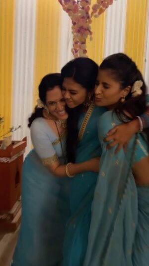 Rutuja Bagwe Instagram - After taking  some time out from the shoot So we finally made this reel  And didn’t missed the blue sari theme 😉🦋🦋🦋

Sullu- Vaju- kaavu 🩵🩵🩵

@rutuja_bagwe  @samidhaofficial 

And thanks for all the efforts for making this video 🎥
Our pretty bhagyashree aka Ragini❣️ @bhagyashreenh 

#devra #janvikapoor #ntr #southmovies #trendingnow #instareels #sari #reelitfeelit #bluesari💙 #dance #desigirl #bond #shootdiaries #maatisebandhidor #starplus #rutujabagwe #shiwanichakraborty #samidhaguru #television #dailysoap