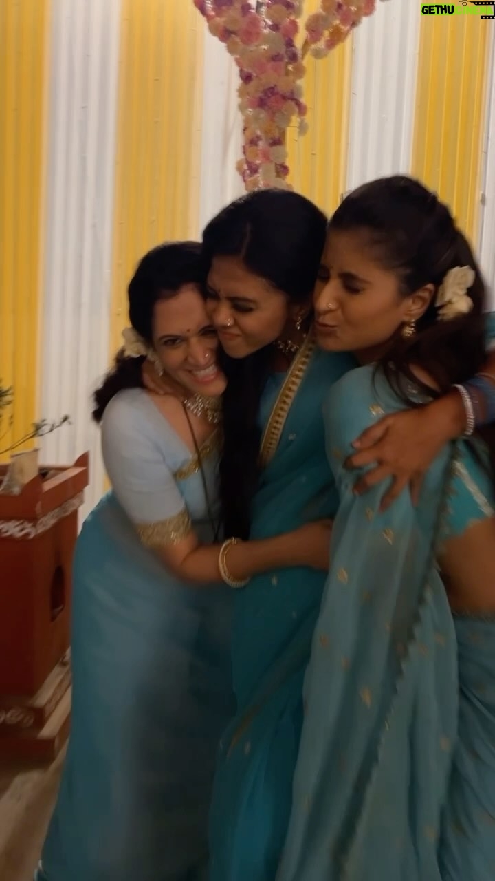 Rutuja Bagwe - 3.4K Likes - After taking some time out from the shoot So we finally made this reel And didn’t missed the blue sari theme 😉🦋🦋🦋
Sullu- Vaju- kaavu 🩵🩵🩵
@rutuja_bagwe @samidhaofficial
And thanks for all the efforts for making this video 🎥
Our pretty bhagyashree aka Ragini❣️ @bhagyashreenh
#devra #janvikapoor #ntr #southmovies #trendingnow #instareels #sari #reelitfeelit #bluesari💙 #dance #desigirl #bond #shootdiaries #maatisebandhidor #starplus #rutujabagwe #shiwanichakraborty #samidhaguru #television #dailysoap