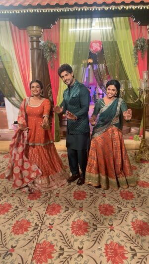 Rutuja Bagwe Instagram - Are you vibing on “baar baar” #ankitgupta #ethnicwear #wedding #weddingdress