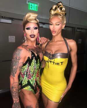 Ryan Boa Instagram - More DragCon⭐️

Finally back into the swing of things and already missing LA! This years @rupaulsdragcon was ICONIC to say the least and I’m so glad I was able to connect with so many sisters from the franchise! Forever grateful to be apart of the drag race family!🌴

#dragqueens #canadasdragrace #rpdr #dragmakeup #dragstyle #dragfashion #rupauldragrace #rupaulsdragcon
