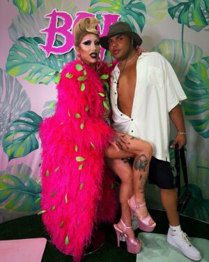 Ryan Boa Instagram - More DragCon⭐️

Finally back into the swing of things and already missing LA! This years @rupaulsdragcon was ICONIC to say the least and I’m so glad I was able to connect with so many sisters from the franchise! Forever grateful to be apart of the drag race family!🌴

#dragqueens #canadasdragrace #rpdr #dragmakeup #dragstyle #dragfashion #rupauldragrace #rupaulsdragcon