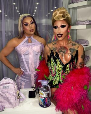 Ryan Boa Instagram - Serving CON⭐️

Another of a few more photo dumps from @rupaulsdragcon featuring icons upon icons🔥

The vibes were immaculate and I had an ✨amazing time✨

@rupaulsdragrace @canadasdragrace @worldofwonder