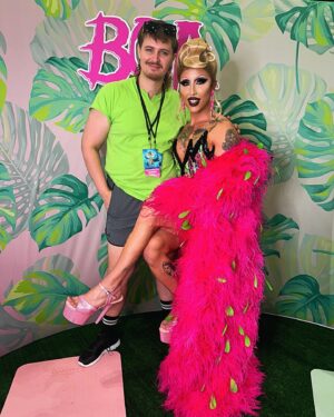 Ryan Boa Instagram - DRAG CON DAY 01⭐️

Loved being the prettiest girl at @rupaulsdragcon today!✨

Legit this is becoming such an amazing yearly trip that I get to look forward to where I can connect with the queens and fans! Feeling soooo grateful!✨

Come see me at booth 1152 all day tomorrow!

💚💖

#dragcon #rupaul #rupaulsdragcon #dragrace #boa #queens #dragracecanada #canadasdragrace #dragmakeup