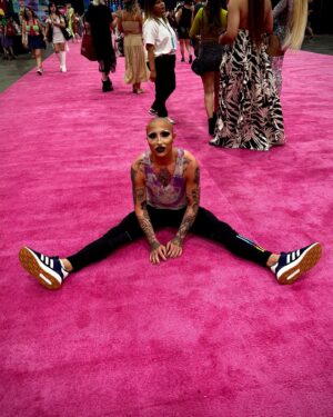 Ryan Boa Instagram - DRAG CON DAY 01⭐️

Loved being the prettiest girl at @rupaulsdragcon today!✨

Legit this is becoming such an amazing yearly trip that I get to look forward to where I can connect with the queens and fans! Feeling soooo grateful!✨

Come see me at booth 1152 all day tomorrow!

💚💖

#dragcon #rupaul #rupaulsdragcon #dragrace #boa #queens #dragracecanada #canadasdragrace #dragmakeup