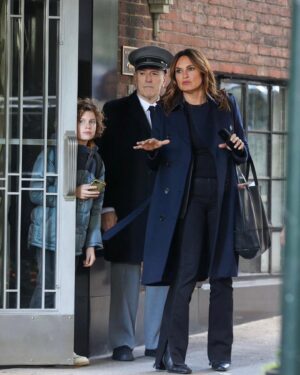 Ryan Buggle Instagram - Tomorrow my football 🏈 skills SHINE on an all new @nbclawandorder also @therealmariskahargitay let me do the clapper so life is great