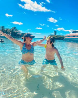 Ryan Buggle Instagram - Bahamas with my Mama! ❤️🌴