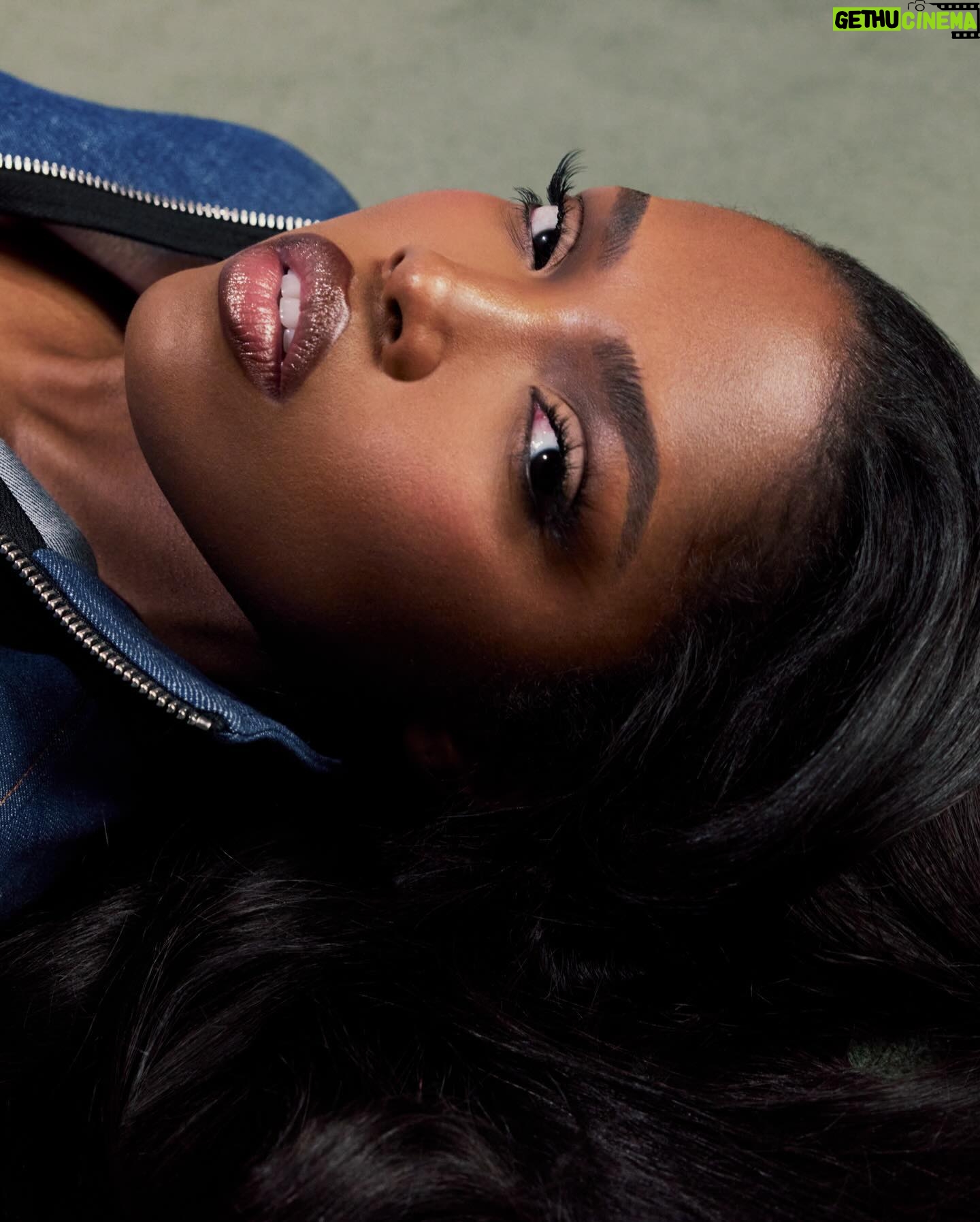 Ryan Destiny - 173.4K Likes - MAC x RD
Whatttt?! My lip combo is here. Finally! I curated my lip in collaboration with @maccosmeticsusa and I’m so excited, this is crazy. You can get it today! I can’t wait to see you in itttt
Available now at MAC Stores and maccosmetics.com select retailers
#MACLipCombo #MACambassador #ad