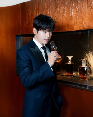 Ryeoun Instagram - Thanks for having me at the Macallan House Hong Kong Flagship Boutique Opening. (Craftsmanship, creativity & culture all blended into one.)

#themacallan #themacallanhk #themacallanhousehongkong #ad
@the_macallan
@themacallanstephane