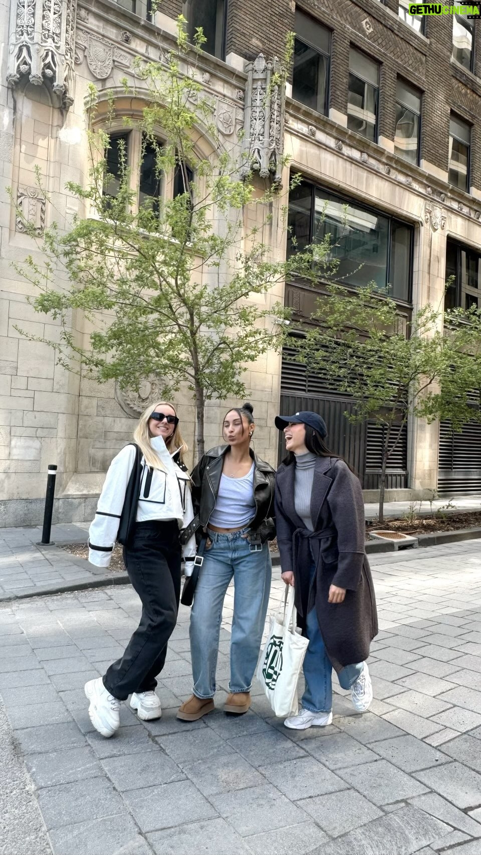 Rym Nebbak - 3 Likes - Viens avec nous tester 3 places asiatiques à Montréal📍🌸💛
1. Café : Rì Yuè ~ 333 av du Président-Kennedy See, Montréal (8.5/10)
2. Ramen ~ Yokato Yokabai 4185, R. Drolet, Montréal (8.5/10)
3. Dessert ~ Xing Fu Tang 1849, Rue Sainte-Catherine, Montréal (7/10)
Quelle belle journée! On teste quoi la prochaine fois? ☺️
#foodie
#asianfood
#bubbletea
#ramen
#coffee