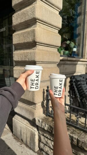 Rym Nebbak Instagram - VLOG TORONTO ✈️💕

On vous amène avec nous dans notre voyage à Toronto pour assister à l’événement @neutrogenacanada. Nous avons eu la chance de rencontrer une équipe incroyable! 🥹

📍Notre activité yoga : Good Space 

#vlog #friends