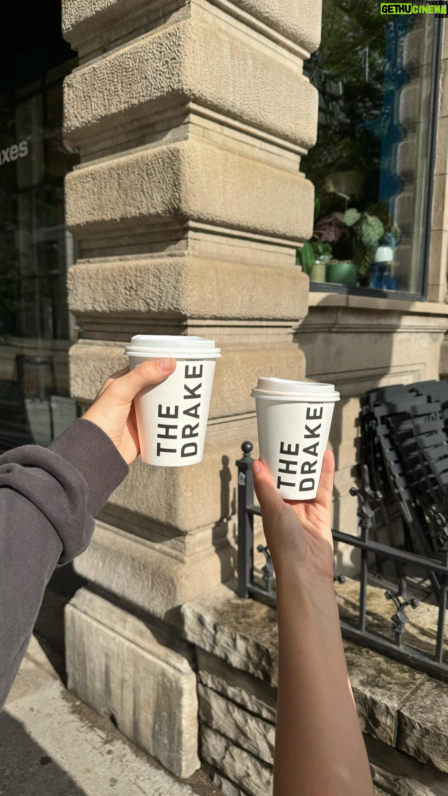Rym Nebbak - 3 Likes - VLOG TORONTO ✈️💕
On vous amène avec nous dans notre voyage à Toronto pour assister à l’événement @neutrogenacanada. Nous avons eu la chance de rencontrer une équipe incroyable! 🥹
📍Notre activité yoga : Good Space
#vlog #friends