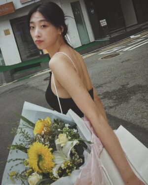 Ryu Da-in Instagram - 🌻Flower🖤