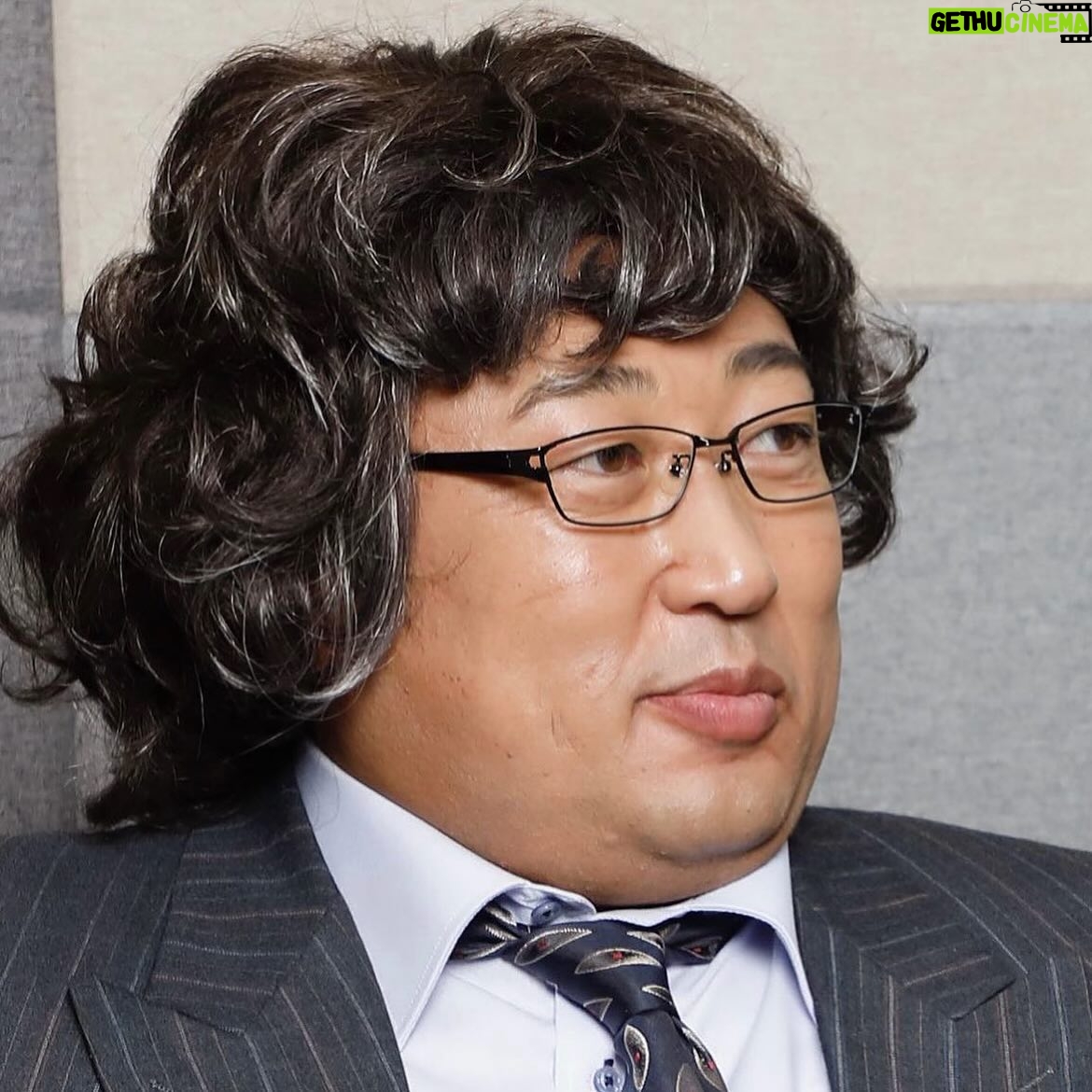 Ryuji Akiyama - 7.9K Likes - 8月12日はNASAが世界初となる通信衛星の打ち上げに成功した日。
元祖クイズキング・クイズコンサルタントの鶴岡政栄。
クイズ問題の中には常連問題があり『ガガーリン』『デビッド・ボウイ』はクイズ番組があれば、必ず一度は解答に登場すると語る鶴岡。
1990年代に一世を風靡したクイズ番組で、鶴岡は計6度のクイズキングに輝いているのは有名な話。
では、そのクイズ番組の名前は何でしょう⁈
答えは明日の投稿の最後で!
※昨日のクイズの答え→「コーヒー五味のバランスを見極める」
#クリエイターズファイル
#鶴岡政栄
#クイズ
#クリエイター
#クリエイティブ
#写真日記
#日記
#記念日
#ダイアリー
#サプライズ
#netflix
#毎日投稿
#ロバート秋山
#お笑い好き