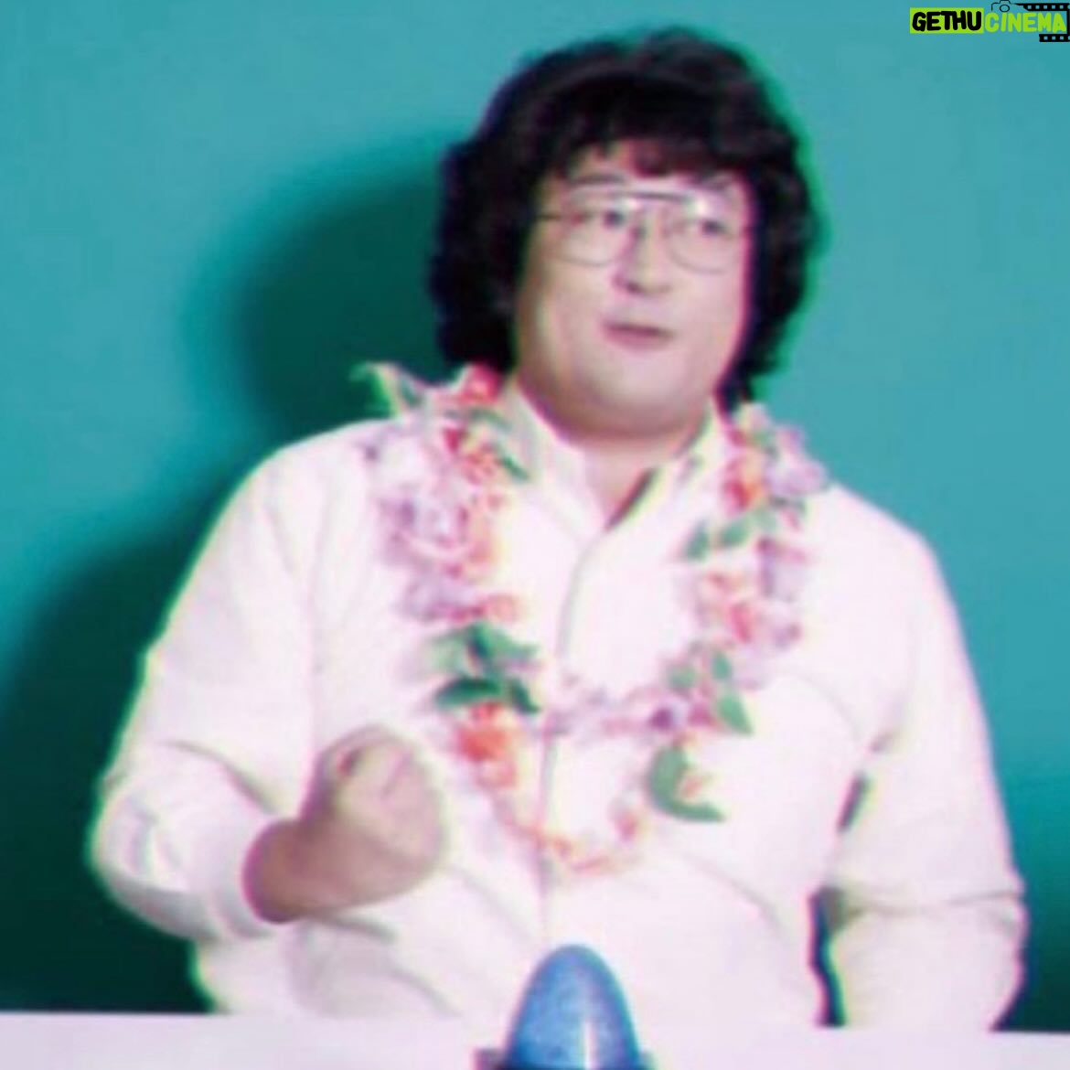 Ryuji Akiyama - 7.9K Likes - 8月12日はNASAが世界初となる通信衛星の打ち上げに成功した日。
元祖クイズキング・クイズコンサルタントの鶴岡政栄。
クイズ問題の中には常連問題があり『ガガーリン』『デビッド・ボウイ』はクイズ番組があれば、必ず一度は解答に登場すると語る鶴岡。
1990年代に一世を風靡したクイズ番組で、鶴岡は計6度のクイズキングに輝いているのは有名な話。
では、そのクイズ番組の名前は何でしょう⁈
答えは明日の投稿の最後で!
※昨日のクイズの答え→「コーヒー五味のバランスを見極める」
#クリエイターズファイル
#鶴岡政栄
#クイズ
#クリエイター
#クリエイティブ
#写真日記
#日記
#記念日
#ダイアリー
#サプライズ
#netflix
#毎日投稿
#ロバート秋山
#お笑い好き