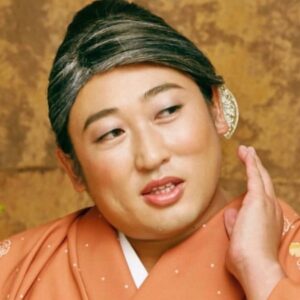 Ryuji Akiyama Instagram - 8月10日は宿の日。

「銀風の塔」グループCEOの大垣節子。
「お客様はライバルであり天敵」と語っているのは有名な話。

では、大垣節子にとっての“創造”とは何でしょう?!

答えは明日の投稿の最後で!
※昨日のクイズの答え→「ALUMI HEARK (アルミハーク)」

#クリエイターズファイル
#大垣節子
#クリエイター
#クリエイティブ
#写真日記
#日記
#記念日
#ダイアリー
#クイズ
#サプライズ
#netflix
#毎日投稿
#ロバート秋山
#お笑い好き