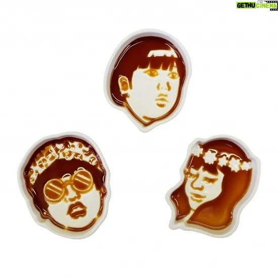 Ryuji Akiyama - 8.3K Likes - 8月15日は刺身の日。
お刺身を食べるのにぴったりな、有田焼コラボの醤油皿があるのは有名な話。
YOKO FUCHIGAMI・みちくん・Ri-CIELがセットになった醤油皿。
醤油などの調味液を溝に注ぐとそれぞれのキャラクターが出現!
では、この中の1人、みちくんが所属している劇団は何という名前でしょう?!
答えは明日の投稿の最後で!
※昨日のクイズの答え→「アー・ユー・オーケー?」
#クリエイターズファイル
#醤油皿
#有田焼
#クリエイター
#クリエイティブ
#写真日記
#日記
#記念日
#ダイアリー
#クイズ
#サプライズ
#netflix
#毎日投稿
#ロバート秋山
#お笑い好き