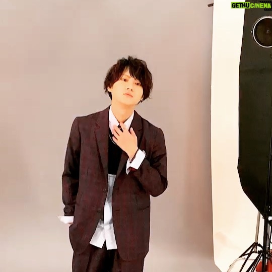 Ryuji Sato - 22K Likes - 「貴族誕生 -PRINCE OF LEGENDー
星矢です。
#ただただオレのドヤ顔を
#11秒間
#眺めるだけの動画
#オレもオレで
#どんな気持ちで
#この動画あげてらっしゃるの
#本日TDCホールにて
#ライブスペクタクルNARUTO
#初日です
#目と鼻の先で
#亜嵐くんがライブしてはる
#グッズ売り場とか
#どえらいことになってる
#オレも頑張ります