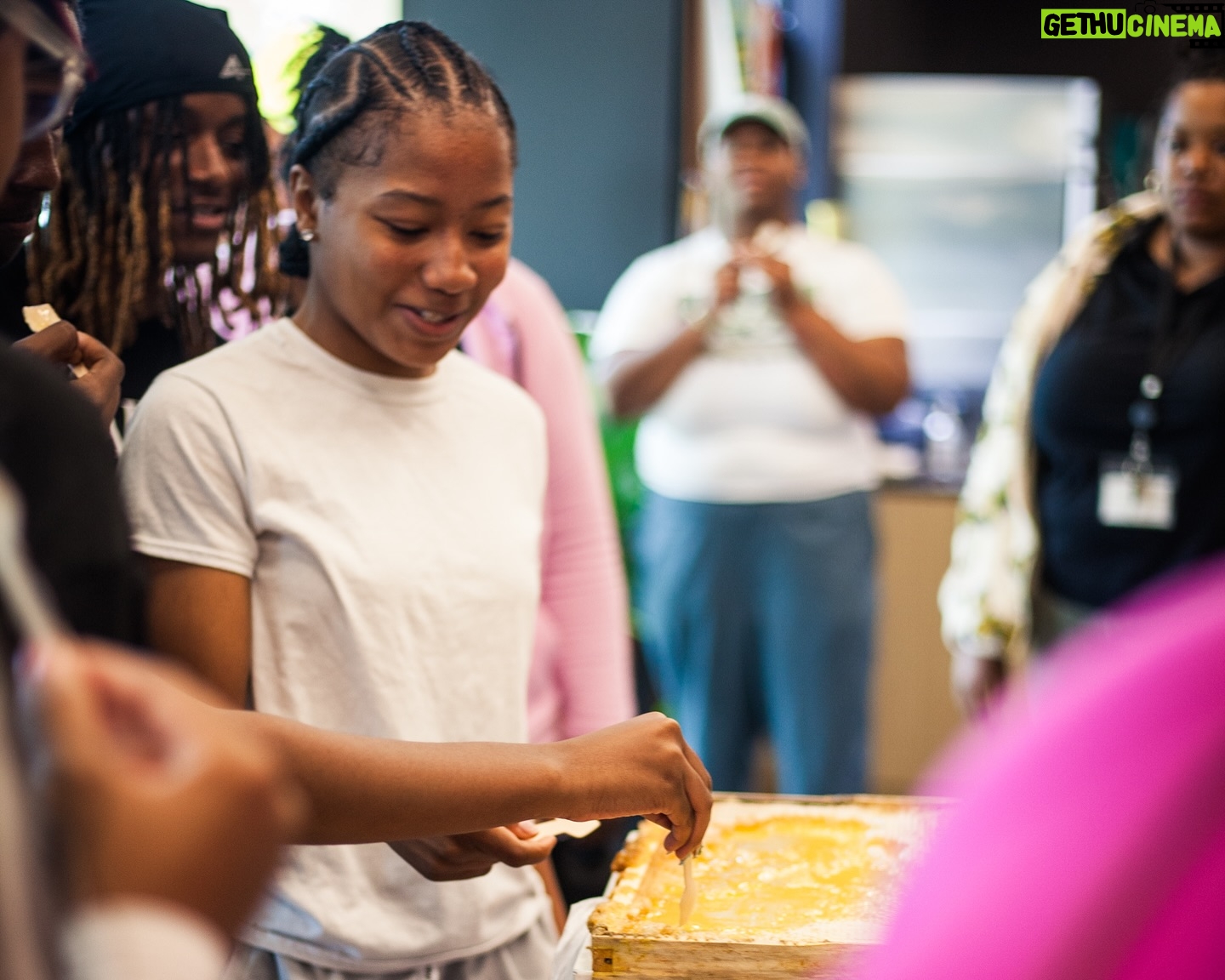 S. Dilla Thomas - 608 Likes - Itās been a week to talk about legacies and today was no different!
š Today we took a Mahogany Tour of the west side with @6figga_dilla and learned SO MUCH!
š We were rolling deep with Hamilton Park, Austin Townhall and Fellowship TRACErs @teensreimagining together for this fun tour. We saw many spots and Dilla had a story for us for each one. From the old Sears building, and Sears Tower to @thebeelovecafe where we got to try to come west side made honey šÆ and it was so yummy!
šBee Love Cafe! You were so sweet to us! We really enjoyed hearing about your business and sampling those tasty smoothies.
āØWe ended our tour on the block that Reverend Dr. Martin Luther King Jr lived in in his time in Chicago. It was really powerful to stand on the block where he called home while he was here.
Every day our TRACErs are learning about this city of big shoulders they call home and about the stories and legacies of those who came before them.
š· @allyalmorephoto