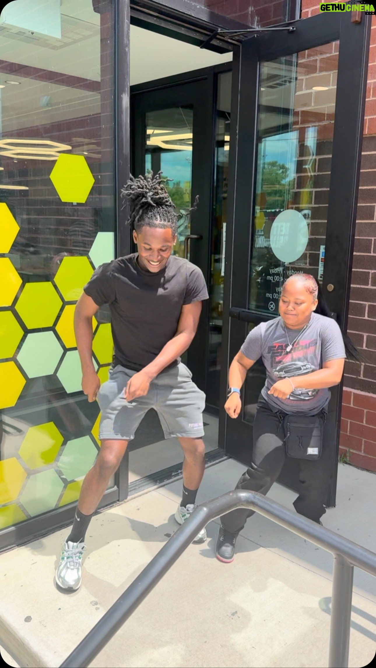 S. Dilla Thomas - 2.3K Likes - We stopped at the @beelovebuzz cafe in North Lawndale on the West Side so the kids wanted to show a Chicago Legend some love @iamdlow šÆš«”