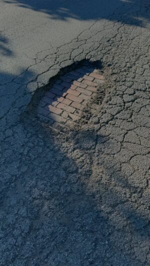 S. Dilla Thomas Instagram - Even the potholes in Chicago got history 🤷🏾‍♂️😂😂