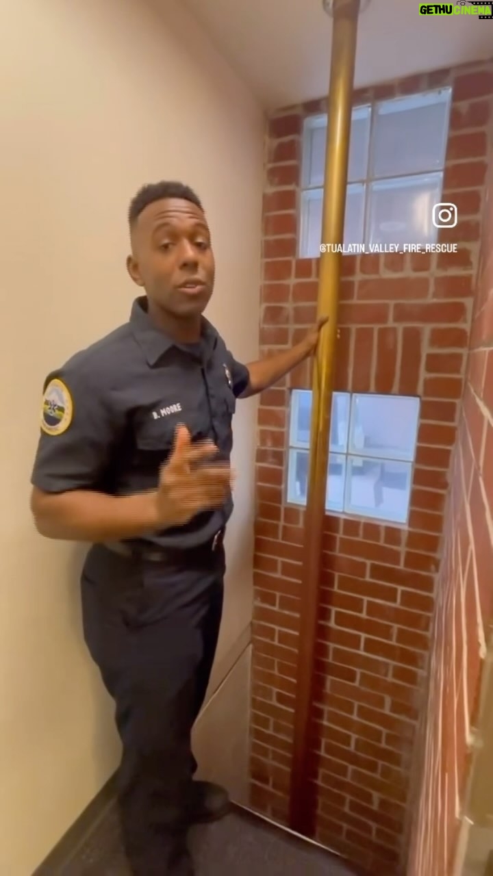 S. Dilla Thomas - 1.2K Likes - Everything Dope About America Comes from Chicago and that includes the Firemanās pole šØš¾āššÆš«”