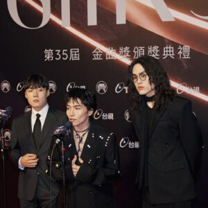 SIRUP Instagram - 中華圏最大の音楽アワードGMA(金曲奨) 
@gmamusic.official の
第35回Best Producer AwardにThe Craneとwhoosh と作った「UMAMI」をノミネートしてもらったので受賞式に参加して来ました！

GMAは台湾の音楽カルチャーへのリスペクトがすごいし、色んなジャンル、民族、言語にしっかりフォーカスしてグローバルなシーンを作っていて本当にリスペクト！！

日本のインディペンデントアーティストとしてこんな素晴らしいアワードにノミネート出来たことにめっちゃ光栄でした！

アワードの中で行われるパフォーマンスも本当によく作り込まれててすごかった。台湾の音楽業界ほんまにリスペクト止まないです。

そして何より一緒に曲を作ってくれた @theqrane と @heywhoosh 、ディレクションしてくれた　@daniel_takedaa そして @sirup_staff と台湾チーム
@miaminyen @mckylin_fp @razorchiang に大感謝！ここに連れて来てくれてありがとう！！

credits: 
photo @luhonghsu
gaffer @pomelo_zhong
retouch @bigredflower @jyunccihli

#GMA35 #金曲35 #GMA2024 #金曲2024