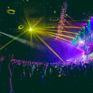 SIRUP Instagram - Grooving Night 3回目ゲストは @tanaakin と共に！

3回目をTENDREとやれたのはグルナイとしては非常にイベントの趣旨や態度がしっかり締まったような感じがして本当にTENDREに感謝！

この音楽と社会を繋ぐ、ライブ&トークイベントGrooving Night @grooving_night 、まさに普段からそういう意識を持ち、そんな話をプライベートでもよくするTENDREと出来たことで自然体でそれを表現できたんじゃないかなと思います。

今回は更に、視聴覚障害サポートやプライドセンター大阪
@pride_center_osaka の皆さん参加していただいたりと、音楽イベントは自由でセーフゾーンであるべきだしそういった空間作りのためのサポートをしていただきました。

これからも最高の音楽体験と様々なトークをみんなでシェアし合って、イベントとして来てくれたみんな明日からの活力にしてくれたらそれはまた我々の活力になるとゆう最高循環を作るために @grooving_night チームと共々頑張っていきたいと思います！

なんかいつもより熱くなりましたが、とりあえずみんなが楽しんでくれたらそれでええです🔥

次回は九月予定！

お楽しみに！！

#GroovingNight 

📸 @nabespg