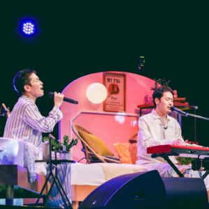 SIRUP Instagram - Grooving Night 3回目ゲストは @tanaakin と共に！

3回目をTENDREとやれたのはグルナイとしては非常にイベントの趣旨や態度がしっかり締まったような感じがして本当にTENDREに感謝！

この音楽と社会を繋ぐ、ライブ&トークイベントGrooving Night @grooving_night 、まさに普段からそういう意識を持ち、そんな話をプライベートでもよくするTENDREと出来たことで自然体でそれを表現できたんじゃないかなと思います。

今回は更に、視聴覚障害サポートやプライドセンター大阪
@pride_center_osaka の皆さん参加していただいたりと、音楽イベントは自由でセーフゾーンであるべきだしそういった空間作りのためのサポートをしていただきました。

これからも最高の音楽体験と様々なトークをみんなでシェアし合って、イベントとして来てくれたみんな明日からの活力にしてくれたらそれはまた我々の活力になるとゆう最高循環を作るために @grooving_night チームと共々頑張っていきたいと思います！

なんかいつもより熱くなりましたが、とりあえずみんなが楽しんでくれたらそれでええです🔥

次回は九月予定！

お楽しみに！！

#GroovingNight 

📸 @nabespg