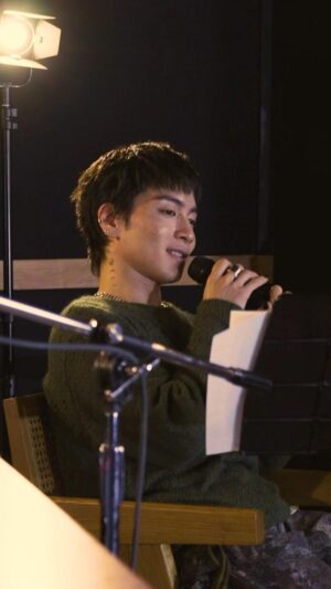 SIRUP Instagram - 来年はもう少しNo stressな世の中になれ

🎹 @atsushi__inoue 

配信ライブ全編はchannel SIRUPで見ておくれ🫶🏻
ストーリーハイライトから👌🏻
みんなCrewになってチャンシラで来年も遊ぼうな

進行表みたいなの見ながら歌ってて意味不明😂
歌詞見てるわけではありませんw