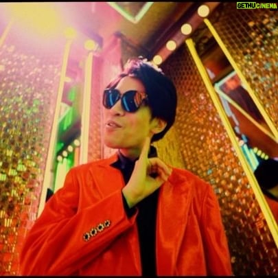 SKRYU - 4.1K Likes - 💃東京ドギマギからNew MV💃
超 Super Star (Prod. Shin Sakiura)
@shinsakiura_tokyo
Music video directed by ISSEI
@mutant_issei
▼YouTube▼
https://youtu.be/uCToQKuVPYg
------------------ー----
SKRYU 4th EP 東京ドギマギ
2023/1/18(wed) Download & Streaming Release
Lesten : https://linkco.re/tEp1FR6M
1.Intro -A Phone Message-
2.東京 Fantasy
3.山手 Spiral
4.踊 Challenge
5.超 Super Star
◇Track produced by
DJ WATARAI (trk.1,2) @djwatarai
Baufuzz (trk.3)
IXL(trk.4)
Shin Sakiura (trk.5)
◇Recording,Mixing and Mastering
HIRORON @hiroron_atene
◇Artwork
Photo : ISSEI
Design : Shingo Mizutani @405mhz
◇Special thanks
KEN THE 390 @kenthe390
DREAM BOY