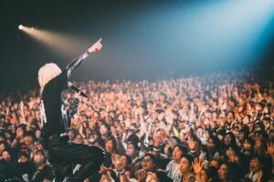 SKY-HI Instagram - Thank You 豊洲 Day 1🫶

毎年恒例バースデー@豊洲、今日は"Past"でした。
懐かしの曲達、たのしかた！！

明日はFuture✌️

Photo by @satoshihata87 
感慨深いぜ