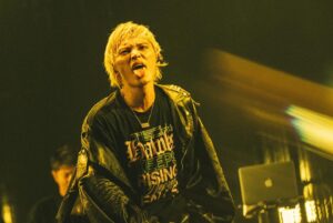 SKY-HI Instagram - マイク握るeveryday
遅ればせながらビバラロックありがとう