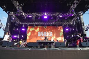 STUTS Instagram - 本日はSUMMER SONIC 2024、ありがとうございました！！
2年ぶりの出演で2回目のBEACH STAGE、ステージから見える景色が素晴らしくて最高な時間でした。

ゲストにKaneee君、Yo-Sea君、C.O.S.A.さん、Daichi Yamamoto君をお迎えして、TAIHEI君(Key)、仰木亮彦さん(Gt)、岩見継吾さん(ba)、吉良創太君(Dr)、武嶋聡さん(Sax&Flute)とのバンドセットでお送りしました。
昨日MVも出たFeel MissingもKaneee君とYo-Sea君とライブで初披露できました。

お暑い中Beach Stageまでお集まりいただき、本当にありがとうございました🙏

昨日はYo-Sea君のライブに客演させてもらって、JJJの時にもステージに上がらせてもらいました💫
色んなアクトも楽しめて、とても楽しい2日間でした。

Photo 1,10 by @shoghts 
#サマソニ #summersonic