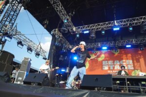 STUTS Instagram - 本日はSUMMER SONIC 2024、ありがとうございました！！
2年ぶりの出演で2回目のBEACH STAGE、ステージから見える景色が素晴らしくて最高な時間でした。

ゲストにKaneee君、Yo-Sea君、C.O.S.A.さん、Daichi Yamamoto君をお迎えして、TAIHEI君(Key)、仰木亮彦さん(Gt)、岩見継吾さん(ba)、吉良創太君(Dr)、武嶋聡さん(Sax&Flute)とのバンドセットでお送りしました。
昨日MVも出たFeel MissingもKaneee君とYo-Sea君とライブで初披露できました。

お暑い中Beach Stageまでお集まりいただき、本当にありがとうございました🙏

昨日はYo-Sea君のライブに客演させてもらって、JJJの時にもステージに上がらせてもらいました💫
色んなアクトも楽しめて、とても楽しい2日間でした。

Photo 1,10 by @shoghts 
#サマソニ #summersonic