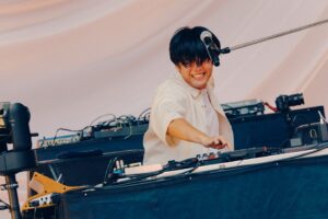 STUTS Instagram - STUTS "90 Degrees" LIVE at 日比谷公園大音楽堂、ありがとうございました！！！
昔から憧れていた日比谷野音で初めてライブできて感慨深かったです。
野音ということもあり、夏祭り的な感じでSTUTS Bandでお送りしました🌻

ゲストには発表されていた長岡亮介さん、KID FRESINOくん、JJJに加えて、シークレットゲストにKMCさん、仙人掌さん、北里彰久さん、Yo-Sea君、C.O.S.A.さん、Campanellaさん、BIM君、スチャダラパーの皆さま、PUNPEEさんをお迎えいたしました💫

ステージからの光景が素晴らしくて、最高な1日でした。
バンドメンバーの皆さま、ゲストの皆さま、スタッフの皆さま、そしてお越しいただいた皆さま、本当にありがとうございました！！！🙏

Band Member

岩見継吾[Ba]
仰木亮彦[Gt]
TAIHEI[Key]
吉良創太[Dr]
武嶋聡[Sax, Flute]

Guest

KMC
仙人掌
北里彰久
Yo-sea
C.O.S.A.
長岡亮介
KID FRESINO
Campanella
JJJ
BIM
スチャダラパー
PUNPEE

photo by Daiki Miura
(@shotby_dm ) & Renzo (@renzo1101 )