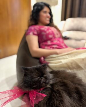 Saanve Megghana Instagram - Happy Vishu 🫂🌸
I LOVE SADHYA! @malavika.nambiar mom makes amazinggggggg! 
.
.
.
Pc : @malavika.nambiar and @vamsipujit 
.
.
.
#newyear #malayalam #foodie #pink #festival