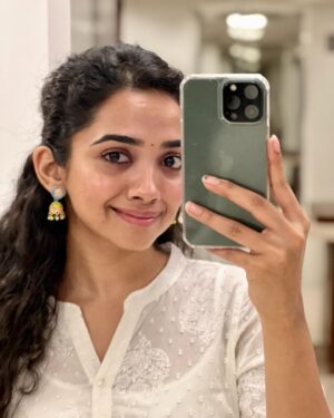 Saanve Megghana Instagram - Finishing my first Tamil Film shoot! Shot for 35 days (you can see that under my eyes) 🤪❤️
.
.
.
Earrings gifted by @preethipagadala 😘
.
.
.
#tamildebut #tamilcinema #debut #tamilnadu #cinema