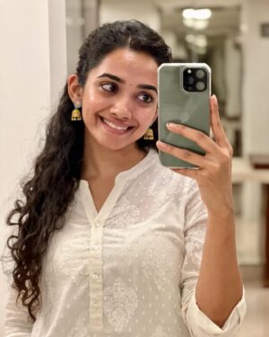 Saanve Megghana Instagram - Finishing my first Tamil Film shoot! Shot for 35 days (you can see that under my eyes) 🤪❤️
.
.
.
Earrings gifted by @preethipagadala 😘
.
.
.
#tamildebut #tamilcinema #debut #tamilnadu #cinema