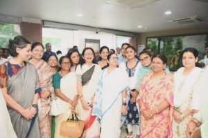 Saayoni Ghosh Instagram - Didi came to Delhi today & took time out to meet her MP’s. She congratulated everyone & encouraged us to give our best in this fight for the rights of our Maa, Mati, Manush of Bengal! #WithDidi ❤️🙏🏻