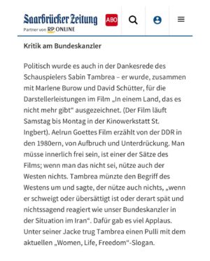 Sabin Tambrea Instagram - Ich danke dem @guenterrohrbachfilmpreis für den Darstellerpreis 2022, den ich gemeinsam mit @marleneburow und @david.schuetter für unseren @in.einem.land.film entgegennehmen durfte. „Entweder du bist frei, dann bist du es überall, oder du bist es nicht, dann nützt dir auch der Westen nichts“ sagt meine Figur Rudi in einer Szene des Films. … weiter auf Bild 2 ->

Danke @elmira.rafizadeh und @leylapiedayesh für den Hoody und euren Einsatz ❤️

Danke auch fürs berichten und screenshot teilen dürfen (also hoffe ich 😊 ) @saarbrueckerzeitung 🙏

Und herzlichen Glückwunsch auch an unsere Regina @tiedekenstudios für das beste Kostümbild 2022!

#womanlifefreedom #iranprotests #iranrevolution #mahsaamini 

.
.
.
.
.

#InEinemLand #Mode #Modell #DDRdesign #DDRkind
#DDRkunst #DDR #80er #80erstyle #Deutschland89 #Kino
#Kinofilm #Film #filmcrew #Dreharbeiten #Film #DeutscherFilm
#DeutschesKino #Tobis #TobisFilm #TobisFilmclub
@tobisfilmclub @marleneburow @sabintambrea @anjadihrberg_casting 
@davidschuetter @claudiamichelsen @joerdis_triebel
@helene__grass #SvenEricBechtolf #BerndHölscher
@peter_schneider_schauspieler @aelrungoette @tania
@susakusche @zieglerfilm_germany @zieglerfilm
#BabelsbergFilm @gretchenfilm @peterhartwigfoto