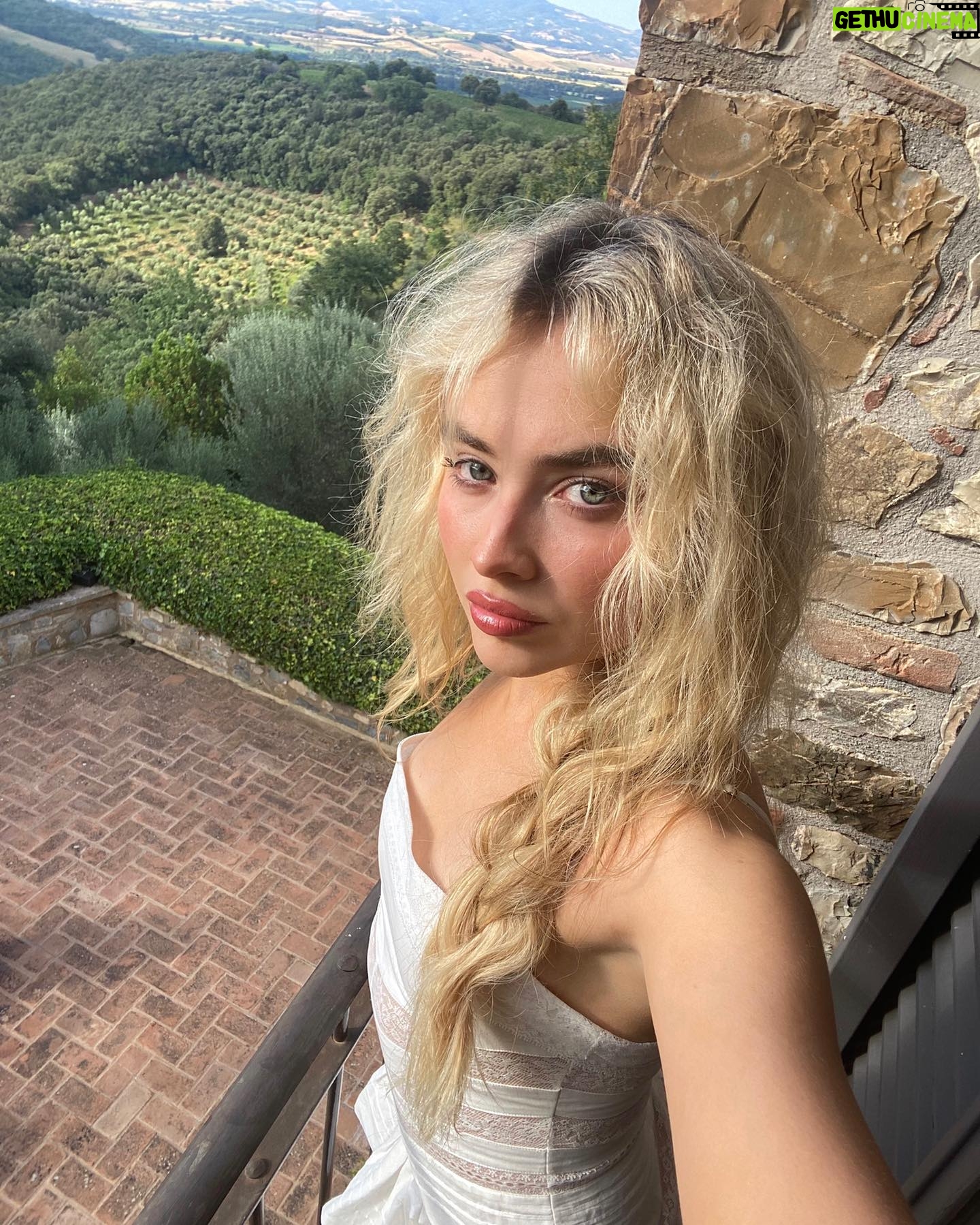 Sabrina Carpenter - 4.6 Million Likes - my give a fucks are euhhh how do u say