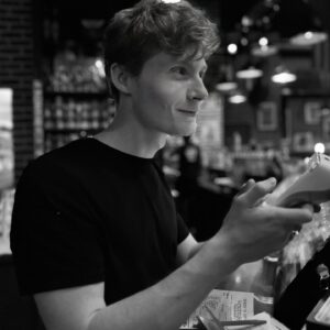 Sabrina Perquis Instagram - Happy u mon fils ❤️🎂

21 ans de toi, de ton sourire, de ta bienveillance, de ta folie sans limite… de ton courage, de ta force, de ton soutien, de ton amour,mon amour de fils  mon fils. 

Je suis tellement fière de toi et de ce que tu es . Tu m’épuises chaque jour avec tes conneries , ton humour trash et ton imagination débordante, mais quelle chance j’ai de vivre cette merveilleuse vie de maman grâce à toi ! 

21 ans que nous créons ensemble des souvenirs inoubliables et parfois fous, même si tu me fais souvent perdre la tête. Même lorsque certains moments sont moins drôles, tu gardes cette philosophie positive que je t’ai transmise et cette capacité à croquer la vie à pleines dents, 

et  tu prends tjr soin de ta maman🥰🥰🥰. 

Continue de me rendre folle, c’est un vrai bonheur et c’est mon essence de vie
( juste arrête de vouloir pécho mes copines… en te remerciant) … 
On est tous fiers de toi ✨

Je t’aime et je te souhaite tout le meilleur du monde et de vivre une incroyable aventure durant ces quelques jours …..❤️❤️❤️❤️❤️